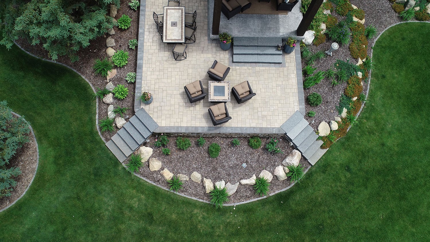 LakeScape backyard and landscaping